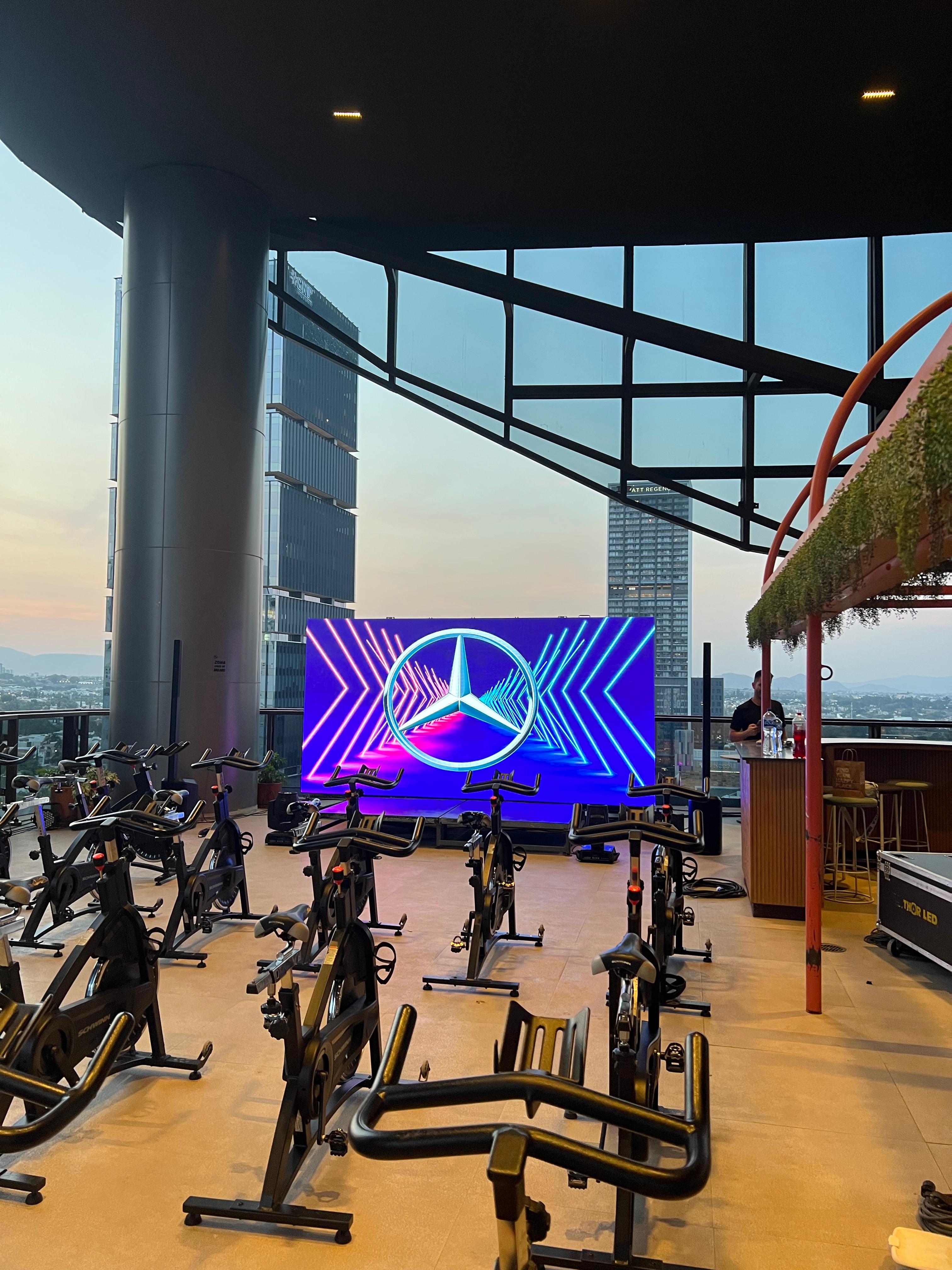 Cycling Mercedes Experiencia Audiovisual